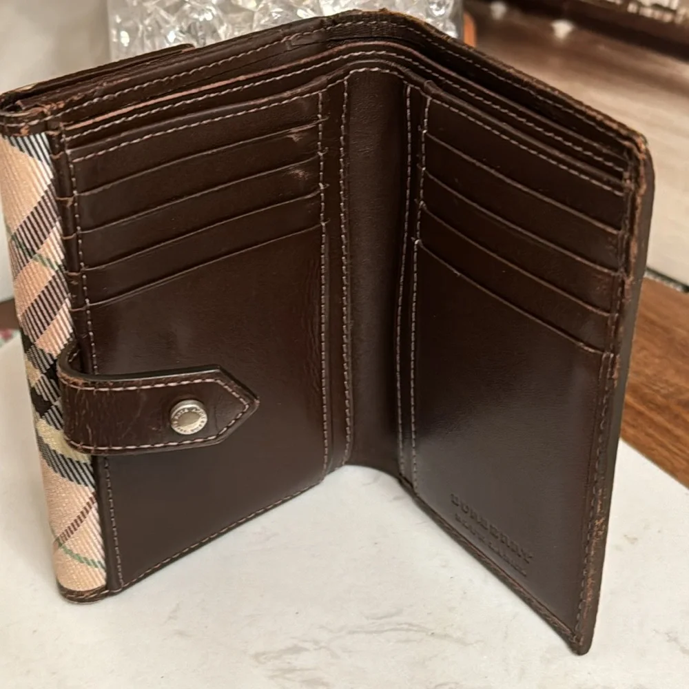 Burberry Bifold wallet Nice clean - Picture 6 of 13